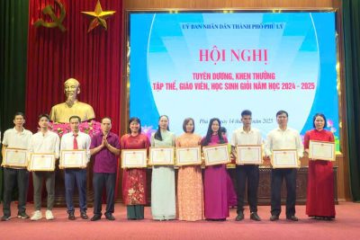 TUYÊN DƯƠNG KHEN THƯỞNG GIÁO VIÊN HỌC SINH ĐẠT DANH HIỆU GIÁO VIÊN GIỎI CẤP TỈNH NĂM HỌC 2024- 2025
